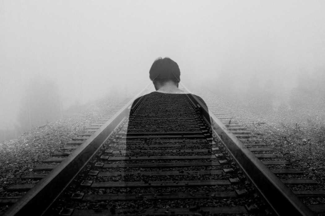 Junge im Nebel