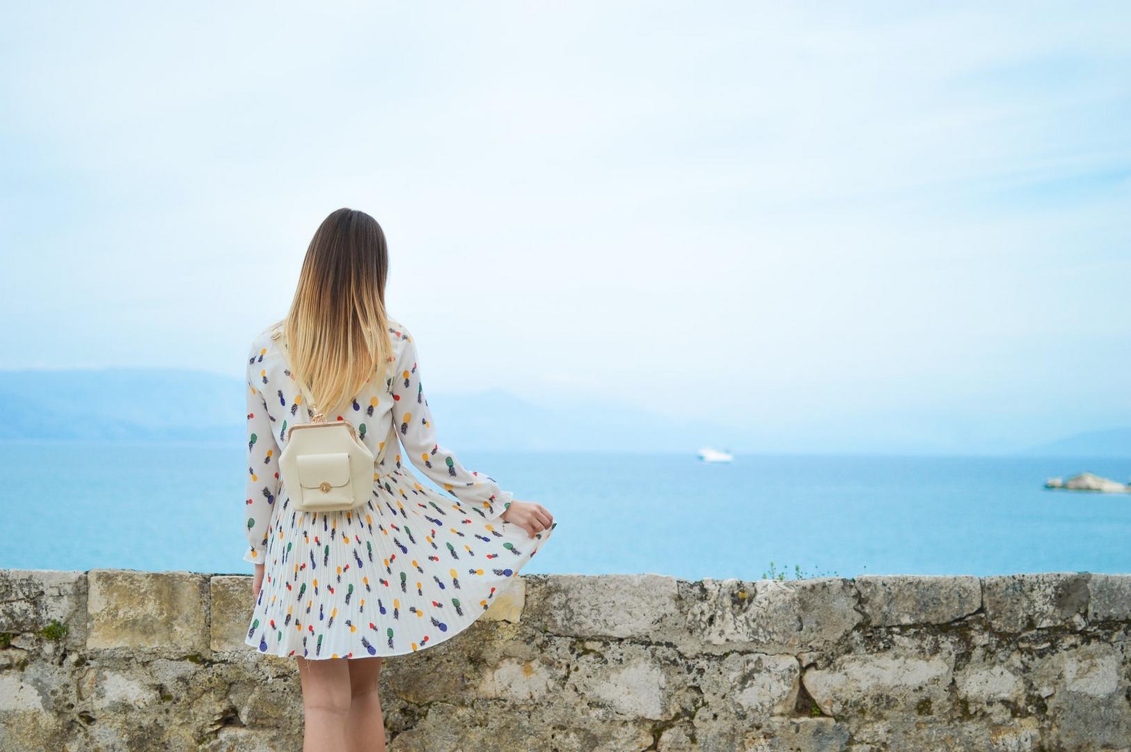 mädchen mit kleid