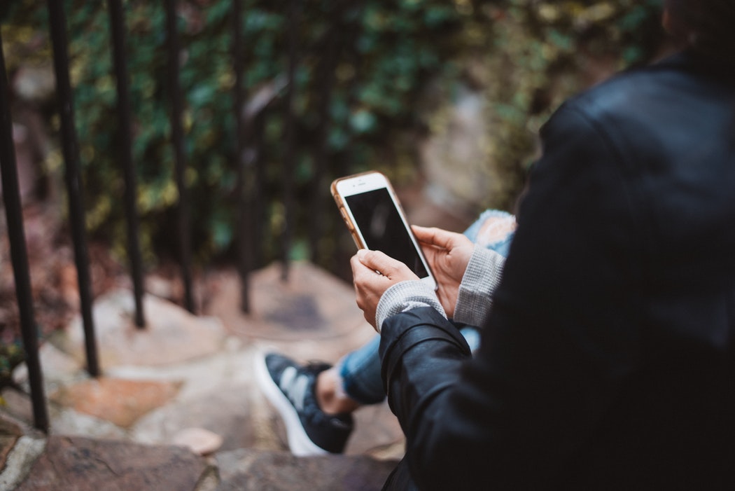 Mädchen am Smartphone