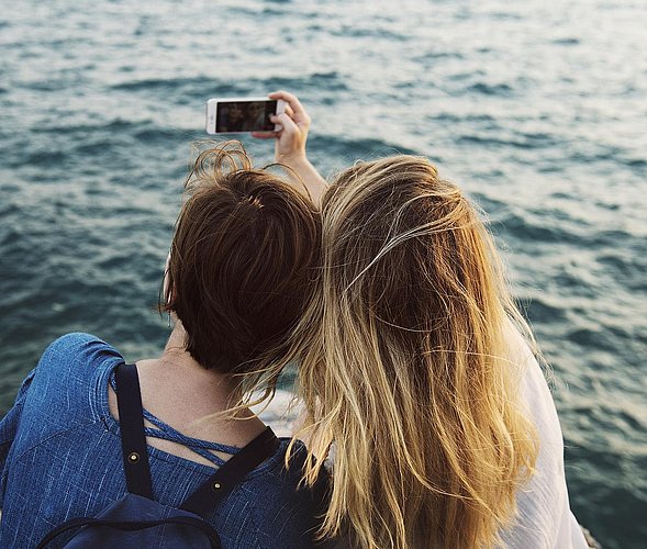 Frauen machen Selfie