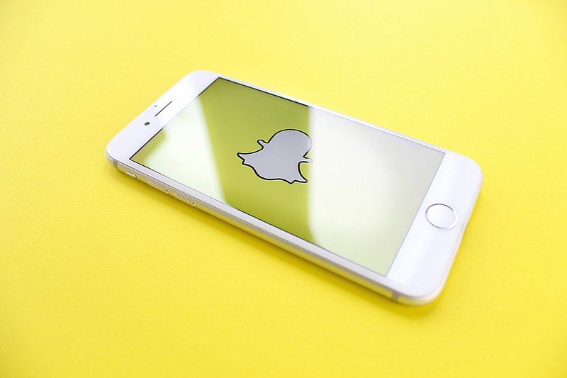 snapchat logo auf bildschirm
