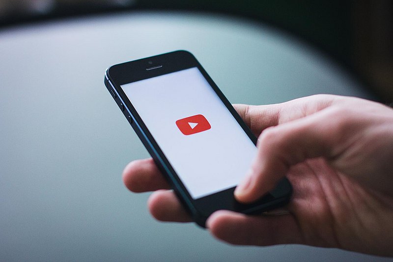 YouTube auf Smartphone Screen