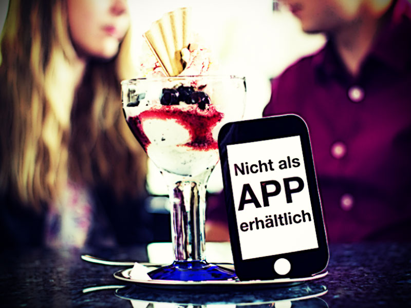 Zwei Jugendliche beim Eis essen