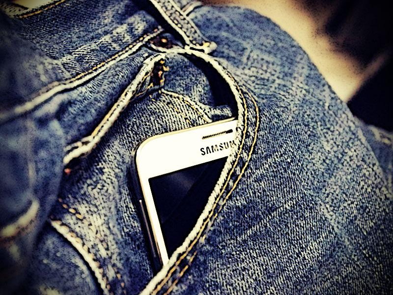 Smartphone in Hosentasche