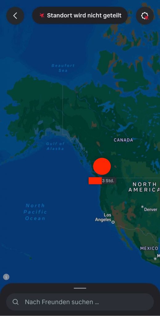 Screenshot aus Instagram Maps. Wir haben das Bild verpixelt - hinter den roten Formen verbergen sich normalerweise Profilbild und Name. Es ist möglich, noch viel weiter heranzuzoomen, sodass man die genaue Adresse der Location sehen kann.