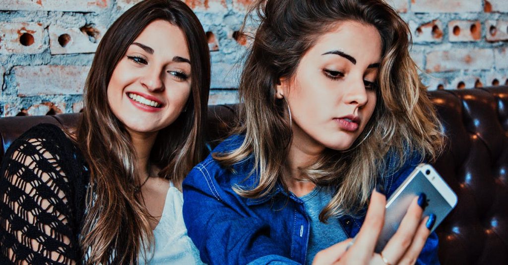 Mädchen machen Selfies