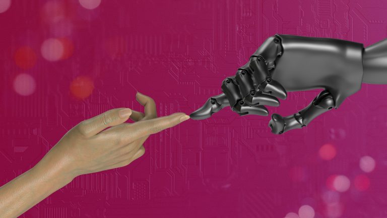 Menschenhand und Roboterhand berühren sich